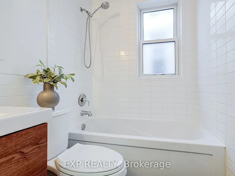 146 Hanson St — Photo 26