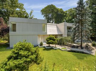 86 The Serpentine, Roslyn, NY 11576