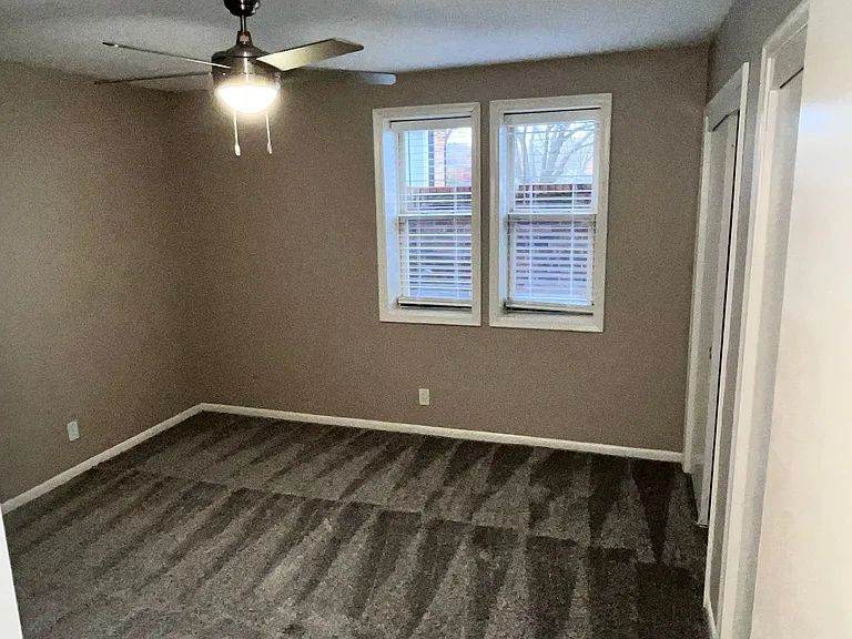 Bristol Square Apartments — Photo 231