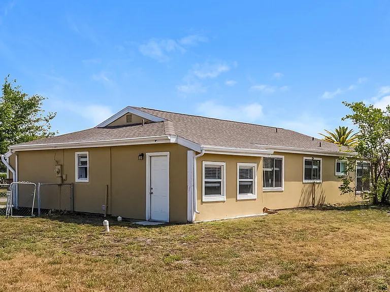 5362 Trekell St — Photo 15