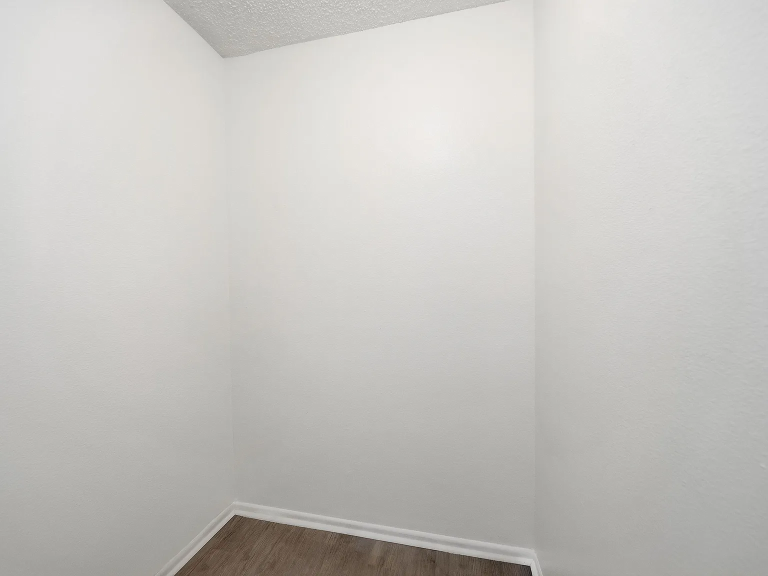 4 bed, 2.0 bath, 1401 sqft, $1,364 — Photo 3