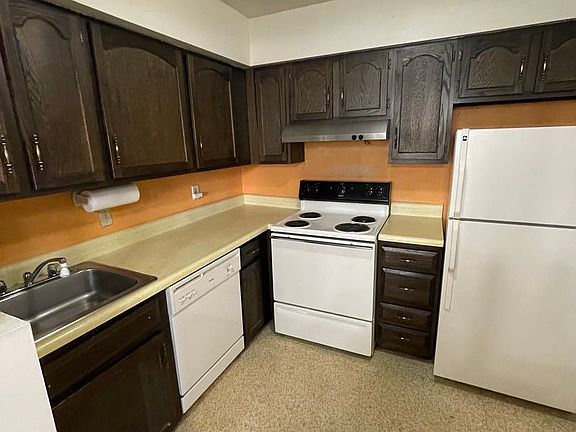 5th image of 815 Charles St APT 17