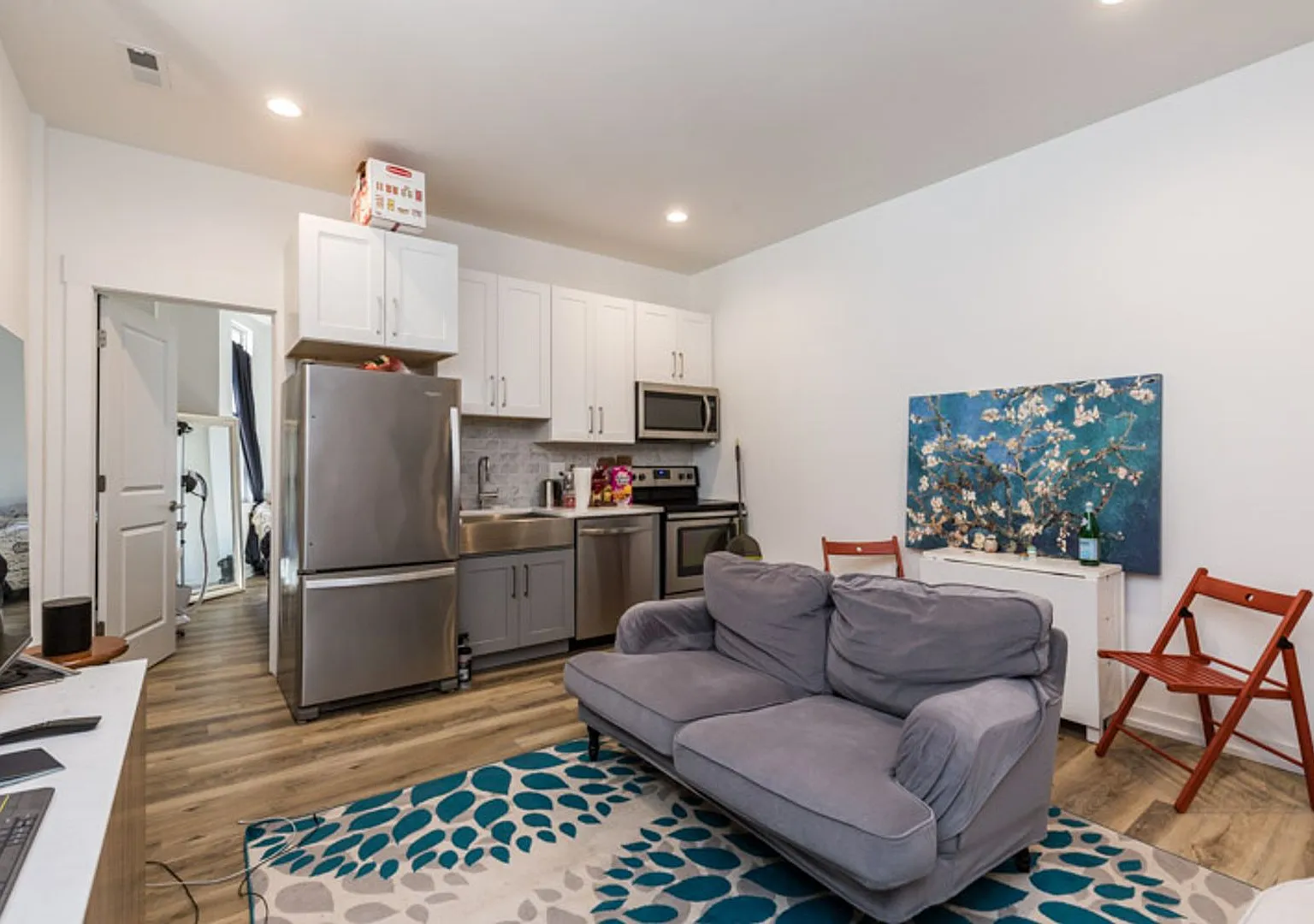 1BD | 1 BA - 331 S 13th St #2R — Photo 4