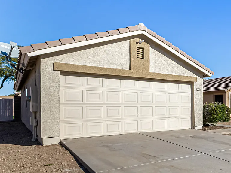 878 E Graham Ln — Photo 3