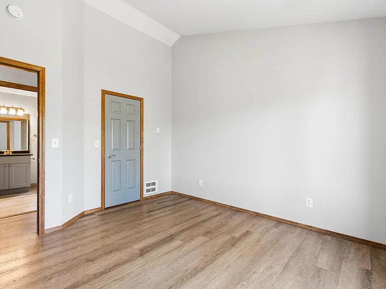 181 Tamarack Woods Dr — Photo 17