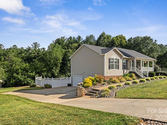 3rd image of 103 S River Glen Dr