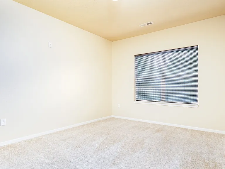 Highland Shores Apartments — Photo 48