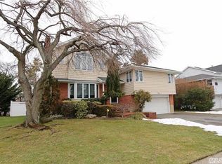 53 Maplewood Dr, Plainview, NY