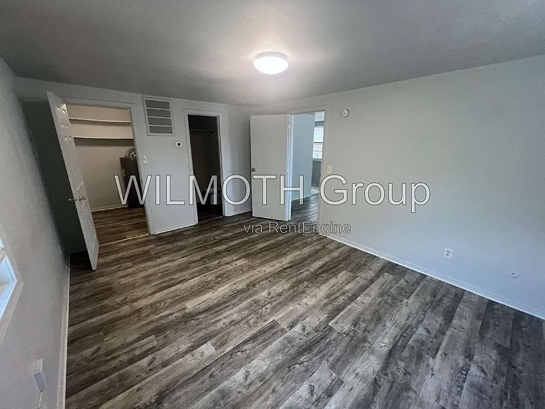 904 Sloan St #D — Photo 8