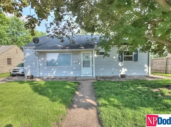 2016 Elm St, Fremont, NE 68025