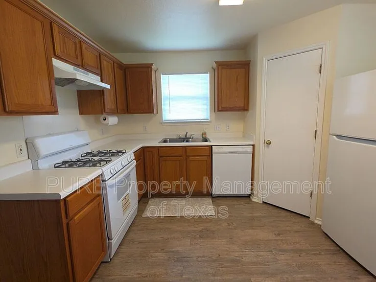 609 Losoya Ct — Photo 13