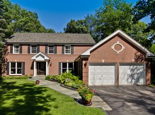 15 Inverness Ct, Lake Bluff, IL 60044