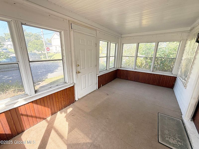 3rd image of 2582 Albany Street