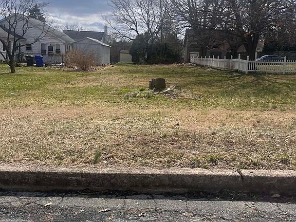 3rd image of 1428 Liggett Ave