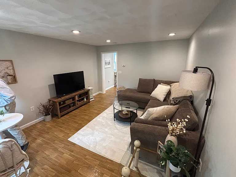 9 Touro Ave — Photo 5