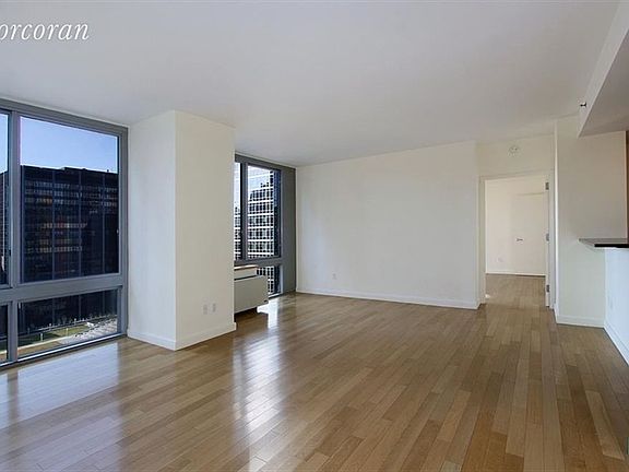 5th image of 225 W 60th St APT 18A
