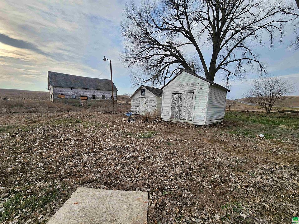 2nd image of 1101 Highway 77