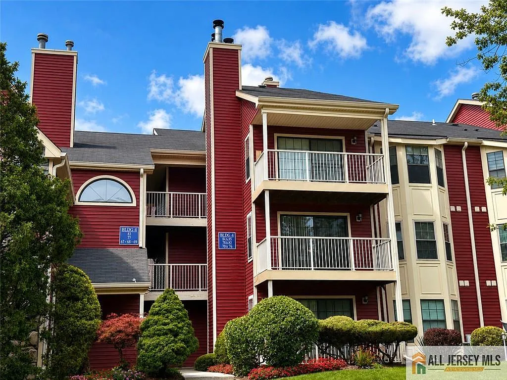 1 bed, 1.0 bath, 754 sqft, $1,900 — Photo 1
