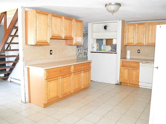 4th image of 9 Honeysuckle Ln