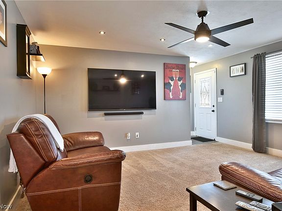 5th image of 198 Camrose Dr