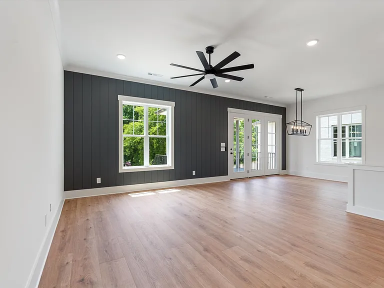 317 Old Shackle Island Rd — Photo 10