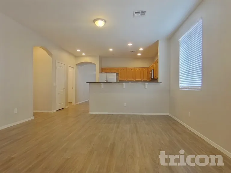 17307 W Monroe St — Photo 5
