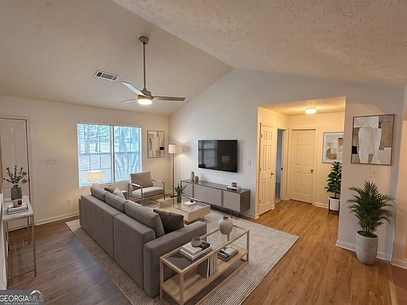 3rd image of 122 Oriole Dr