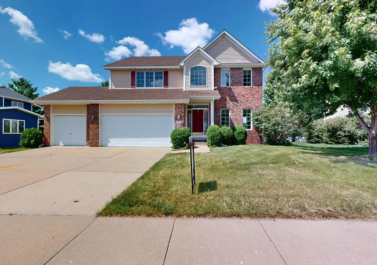 Executive Home in Ames — Photo 1