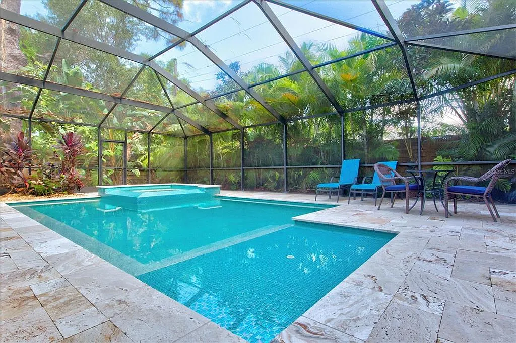3 bed, 2.0 bath, 1346 sqft, $10,000 — Photo 2