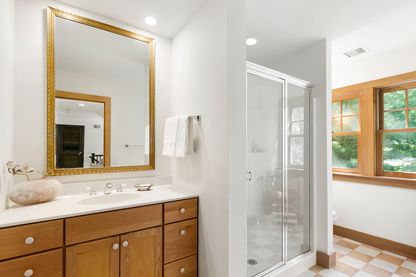  Upstairs Bath