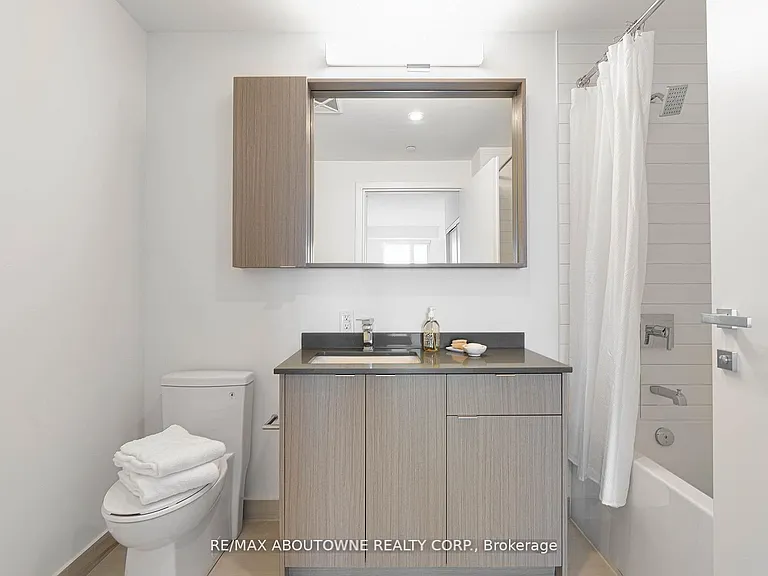 133 Bronte Rd #B0819 — Photo 9