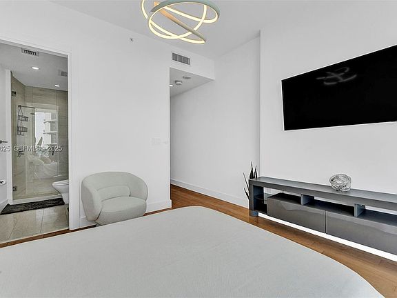 4th image of 200 Biscayne Boulevard Way #Penthouse 5001