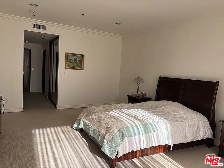 125 N Gale Dr #204 — Photo 13