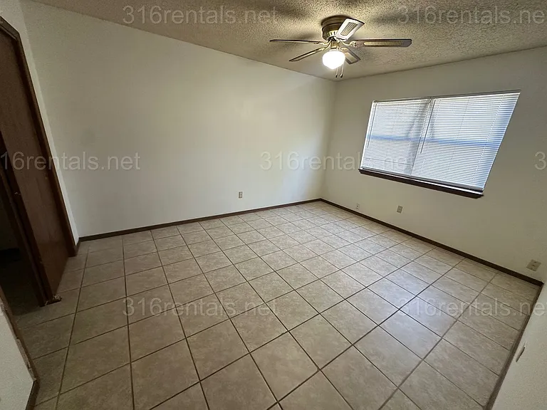 359 E Marion Ct — Photo 19