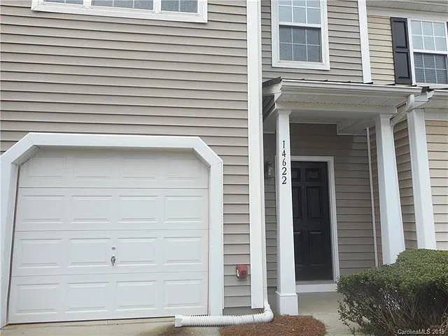 3 bed, 2.5 bath, 1660 sqft, $1,795 — Photo 2