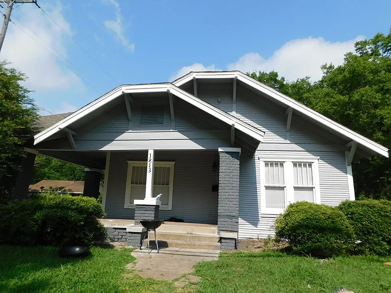1813 Washington St — Photo 1