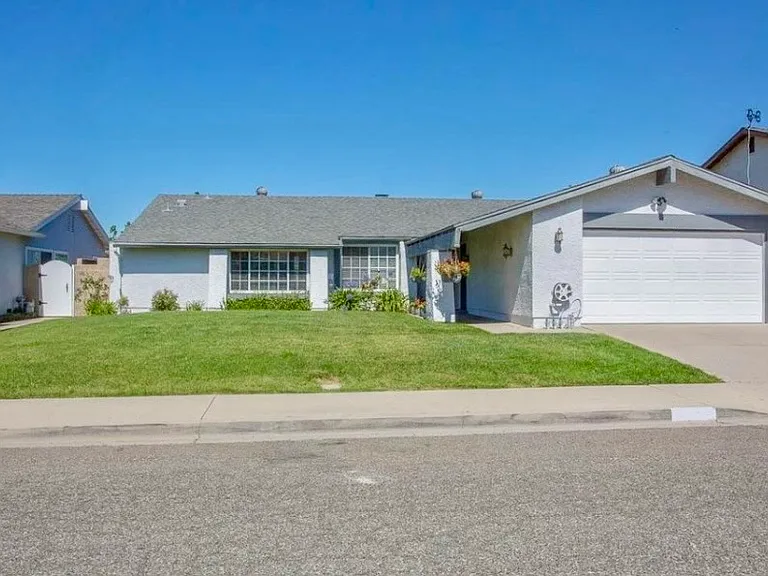 2259 N Marter Ct — Photo 2