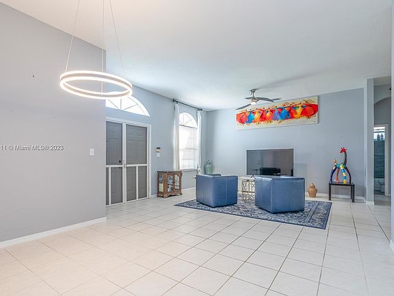 4th image of 2625 SE 5th Ct