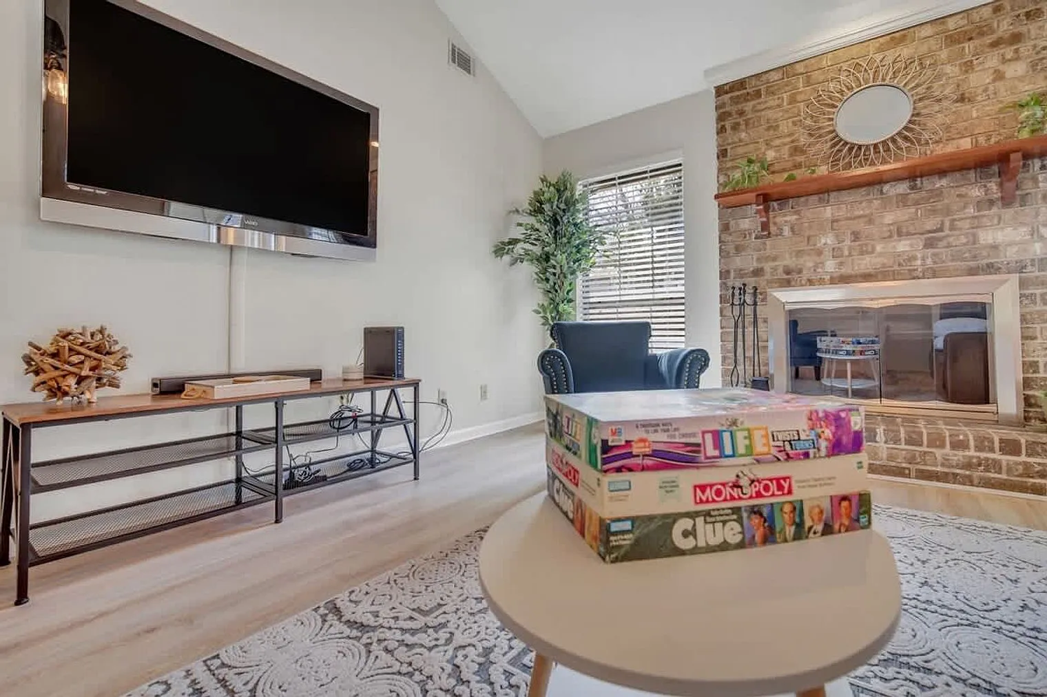 3 bed, 2.0 bath, 1496 sqft, $4,036 — Photo 1