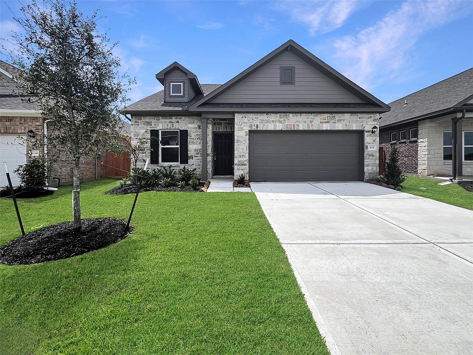 The Oakshire II- Front Exterior
