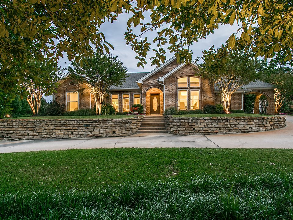 1st image of 912 Mission Dr