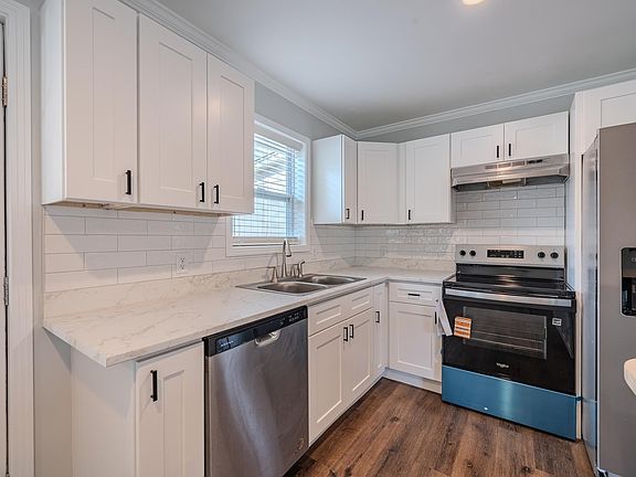2nd image of 435 Cedar Cove Ln