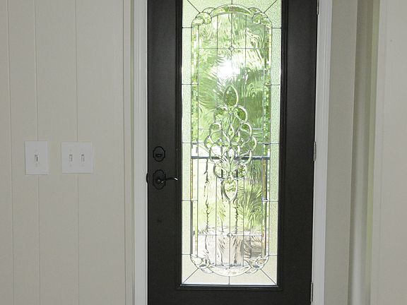 4th image of 641 Laura Dr