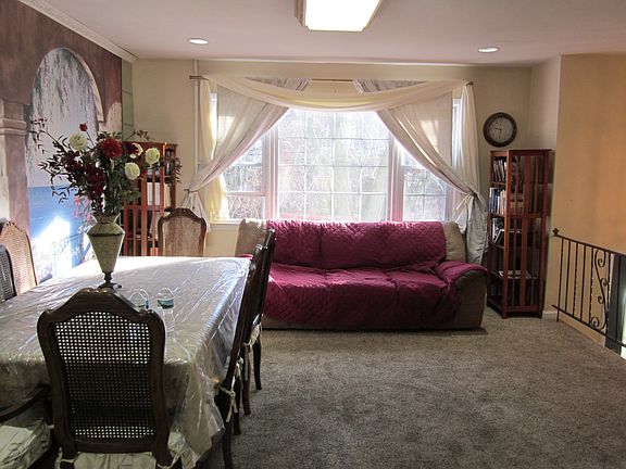 5th image of 736 Vine Ave