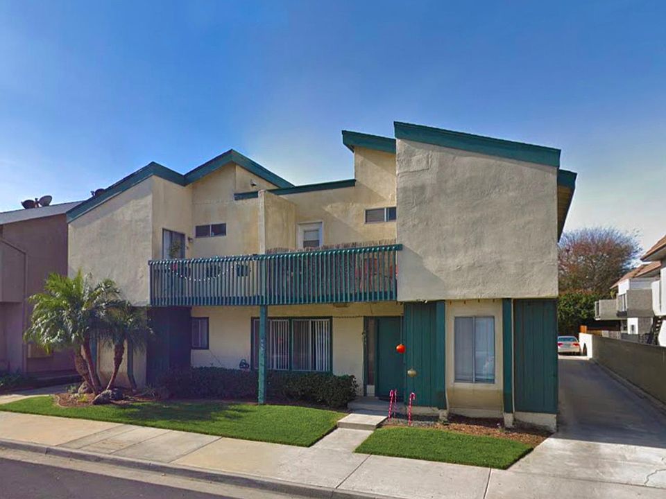 Front of 6 Unit Apartment Building