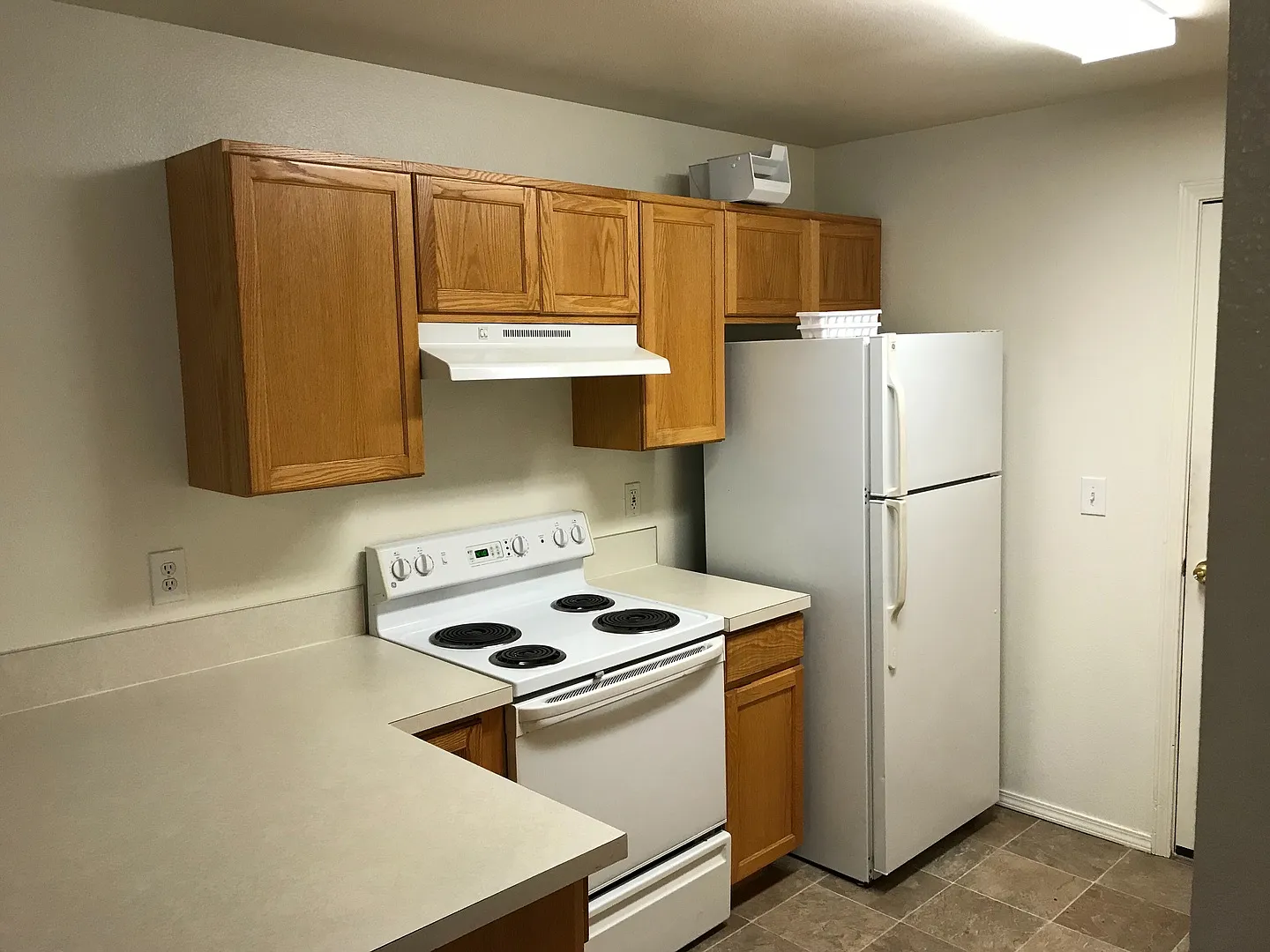 1 car garage with 2 bedroom and 1.5 bathrooms, this townhome will not last long — Photo 3