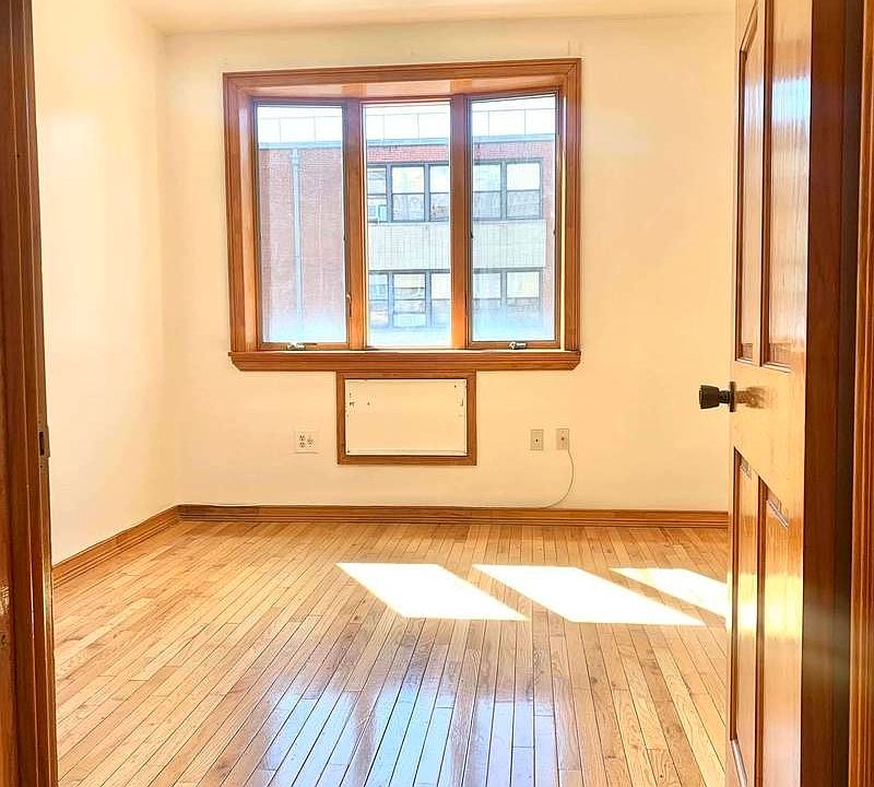 2nd image of 724 Leonard St #D2