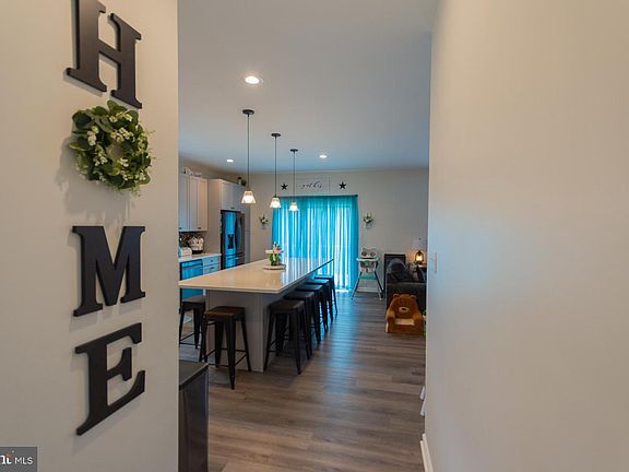 3rd image of 90 Larimar Ln