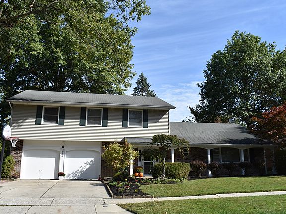 3rd image of 656 Parkway Dr