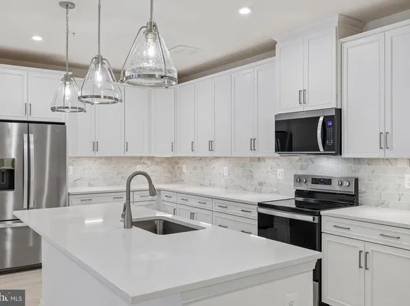 13230 Petrel St #2301, Clarksburg, MD 20871
